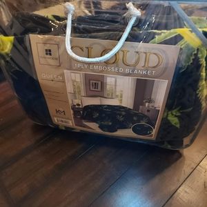 Queen blanket 4/20 .